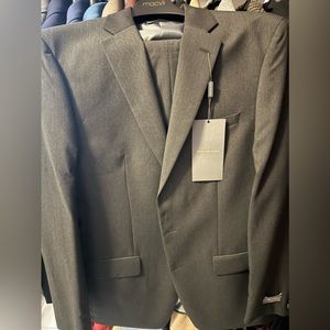 Brand New Never Worn Van Heusen Charcoal Suit Sz. 42L